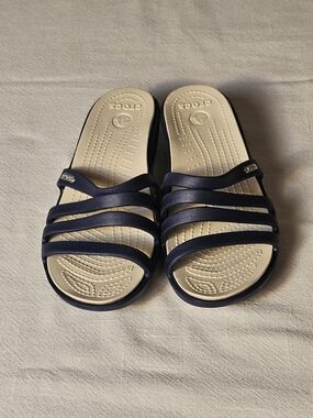 Crocs Rhonda wedge strappy sandals Womens Size 6 Navy Blue